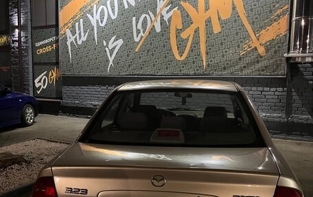 Mazda 323, 2002 год, 330 000 рублей, 2 фотография