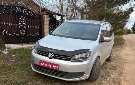 Volkswagen Touran III, 2011 год, 1 050 000 рублей, 1 фотография