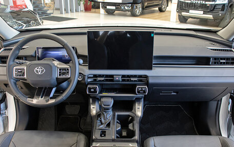 Toyota RAV4, 2025 год, 5 020 000 рублей, 9 фотография