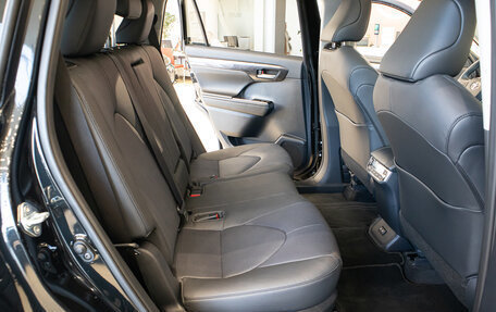 Toyota Highlander, 2025 год, 6 090 000 рублей, 15 фотография