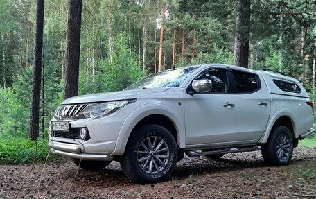 Mitsubishi L200 IV рестайлинг, 2015 год, 1 840 000 рублей, 2 фотография