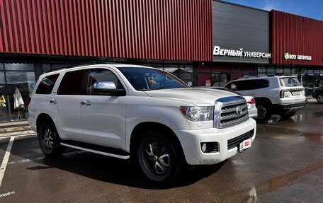 Toyota Sequoia II рестайлинг, 2011 год, 3 070 000 рублей, 2 фотография