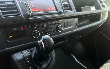 Volkswagen Caravelle T6 рестайлинг, 2017 год, 3 599 000 рублей, 10 фотография