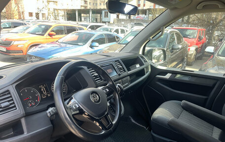 Volkswagen Caravelle T6 рестайлинг, 2017 год, 3 599 000 рублей, 7 фотография