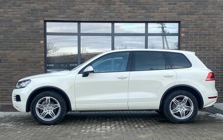 Volkswagen Touareg III, 2011 год, 1 550 000 рублей, 2 фотография