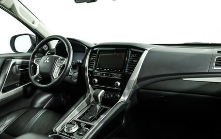 Mitsubishi Pajero Sport III рестайлинг, 2021 год, 4 199 700 рублей, 9 фотография