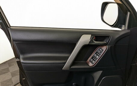 Toyota Land Cruiser Prado 150 рестайлинг 2, 2016 год, 3 350 000 рублей, 19 фотография