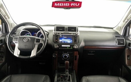 Toyota Land Cruiser Prado 150 рестайлинг 2, 2016 год, 3 350 000 рублей, 14 фотография