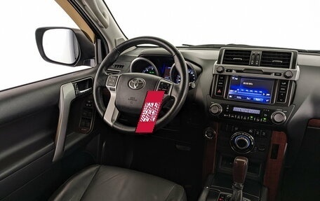 Toyota Land Cruiser Prado 150 рестайлинг 2, 2016 год, 3 350 000 рублей, 26 фотография