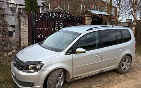 Volkswagen Touran III, 2011 год, 1 050 000 рублей, 2 фотография