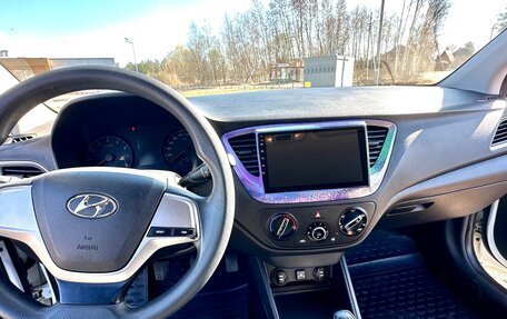 Hyundai Solaris II рестайлинг, 2017 год, 1 390 000 рублей, 10 фотография