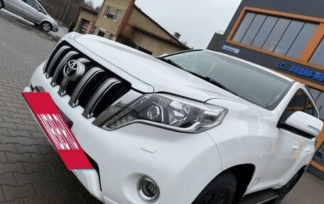 Toyota Land Cruiser Prado 150 рестайлинг 2, 2015 год, 3 675 000 рублей, 3 фотография
