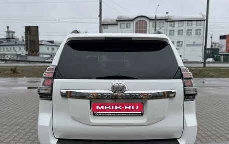 Toyota Land Cruiser Prado 150 рестайлинг 2, 2015 год, 3 675 000 рублей, 9 фотография
