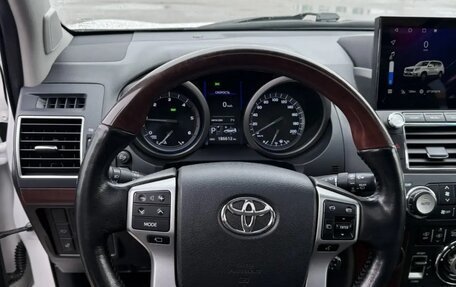 Toyota Land Cruiser Prado 150 рестайлинг 2, 2015 год, 3 675 000 рублей, 21 фотография