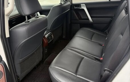 Toyota Land Cruiser Prado 150 рестайлинг 2, 2015 год, 3 675 000 рублей, 25 фотография