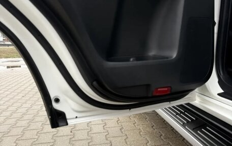 Toyota Land Cruiser Prado 150 рестайлинг 2, 2015 год, 3 675 000 рублей, 26 фотография