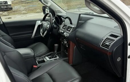 Toyota Land Cruiser Prado 150 рестайлинг 2, 2015 год, 3 675 000 рублей, 30 фотография