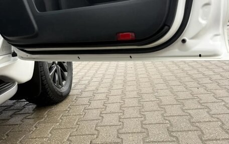 Toyota Land Cruiser Prado 150 рестайлинг 2, 2015 год, 3 675 000 рублей, 29 фотография