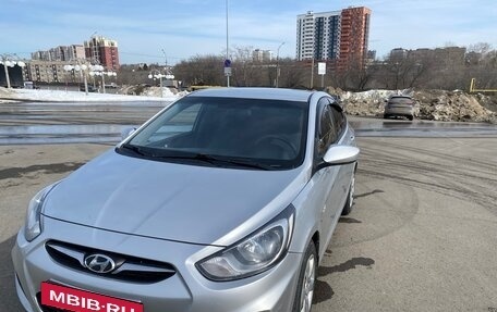 Hyundai Solaris II рестайлинг, 2013 год, 820 000 рублей, 4 фотография