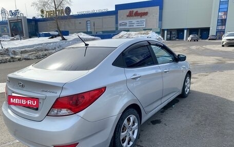 Hyundai Solaris II рестайлинг, 2013 год, 820 000 рублей, 2 фотография