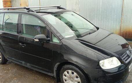 Volkswagen Touran III, 2004 год, 299 000 рублей, 1 фотография