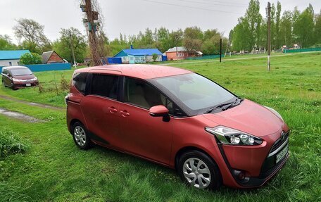Toyota Sienta II, 2018 год, 1 325 000 рублей, 2 фотография