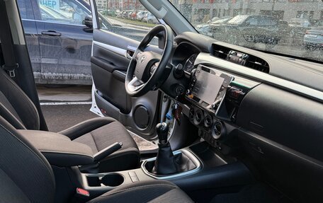 Toyota Hilux VIII, 2021 год, 4 500 000 рублей, 7 фотография