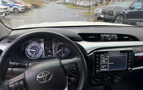 Toyota Hilux VIII, 2021 год, 4 500 000 рублей, 8 фотография