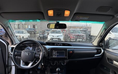 Toyota Hilux VIII, 2021 год, 4 500 000 рублей, 6 фотография