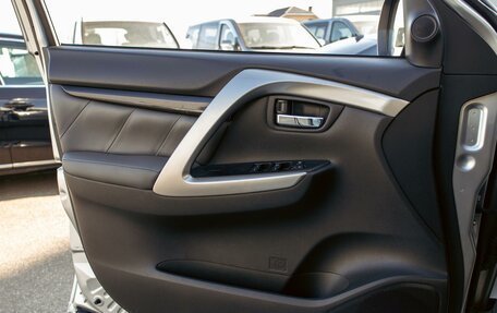 Mitsubishi Pajero Sport III рестайлинг, 2017 год, 2 595 000 рублей, 12 фотография