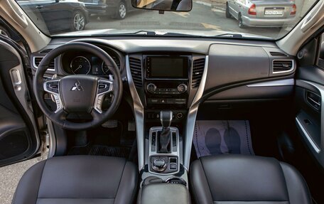 Mitsubishi Pajero Sport III рестайлинг, 2017 год, 2 595 000 рублей, 16 фотография