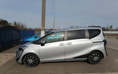 Toyota Sienta II, 2022 год, 1 600 000 рублей, 4 фотография