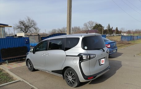 Toyota Sienta II, 2022 год, 1 600 000 рублей, 3 фотография