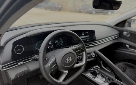 Hyundai Elantra, 2023 год, 1 850 000 рублей, 10 фотография