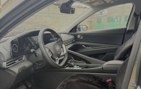 Hyundai Elantra, 2023 год, 1 850 000 рублей, 13 фотография