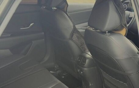 Hyundai Elantra, 2023 год, 1 850 000 рублей, 15 фотография