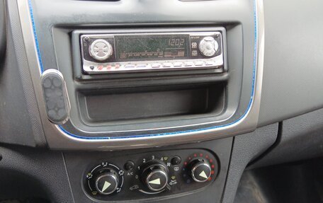 Renault Logan II, 2017 год, 333 000 рублей, 5 фотография