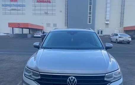 Volkswagen Tiguan II, 2021 год, 2 800 000 рублей, 2 фотография