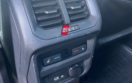 Volkswagen Tiguan II, 2021 год, 2 800 000 рублей, 18 фотография