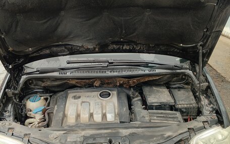 Volkswagen Touran III, 2004 год, 299 000 рублей, 4 фотография