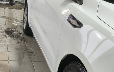 KIA Rio III рестайлинг, 2017 год, 999 900 рублей, 2 фотография