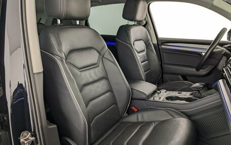 Volkswagen Touareg III, 2020 год, 5 990 000 рублей, 25 фотография