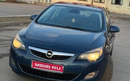 Opel Astra J, 2010 год, 720 000 рублей, 1 фотография
