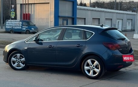 Opel Astra J, 2010 год, 720 000 рублей, 2 фотография