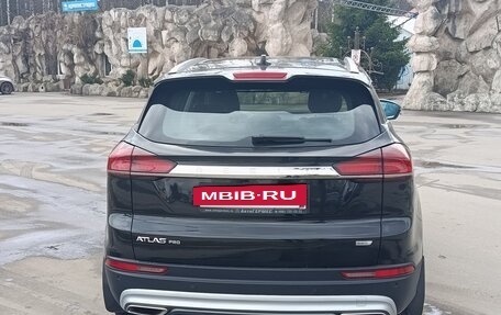 Geely Atlas, 2023 год, 1 900 000 рублей, 3 фотография