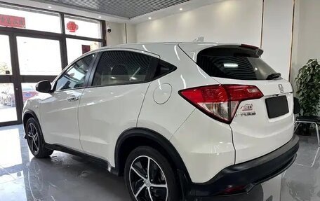 Honda Vezel, 2022 год, 1 630 000 рублей, 6 фотография