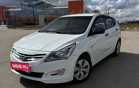 Hyundai Solaris II рестайлинг, 2015 год, 790 000 рублей, 2 фотография