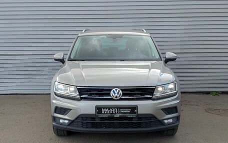 Volkswagen Tiguan II, 2018 год, 2 095 000 рублей, 2 фотография