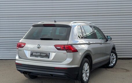 Volkswagen Tiguan II, 2018 год, 2 095 000 рублей, 5 фотография