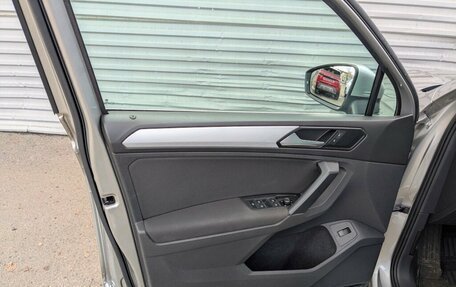 Volkswagen Tiguan II, 2018 год, 2 095 000 рублей, 19 фотография